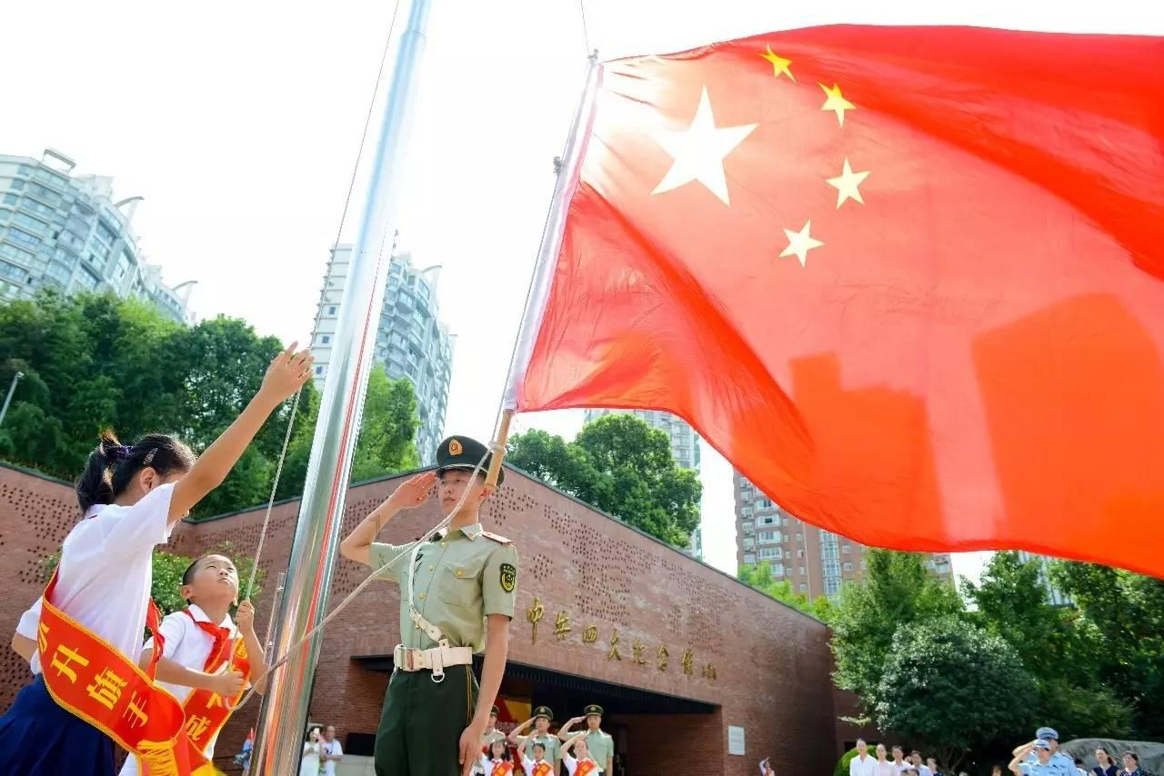 暖阳下的女孩们